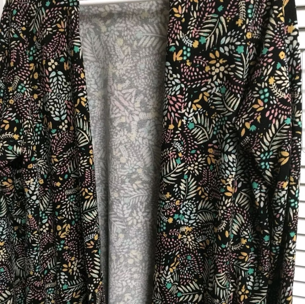 LulaRoe XL Sarah Sweater Black with Leaves
